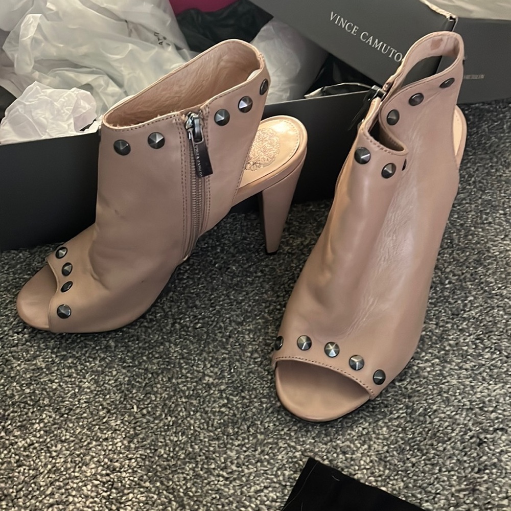 Vince Camuto peep toe heel